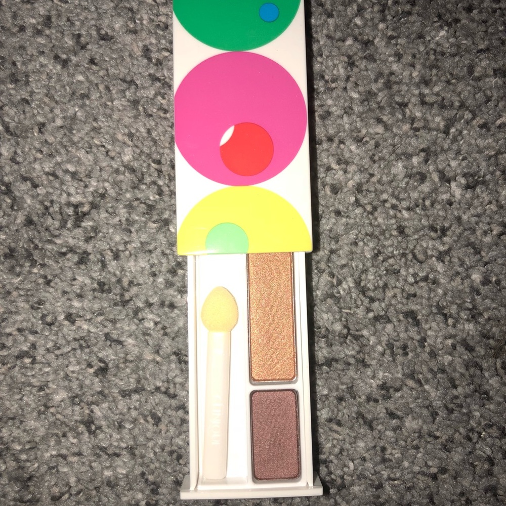 Clinique eyeshadow and brushes